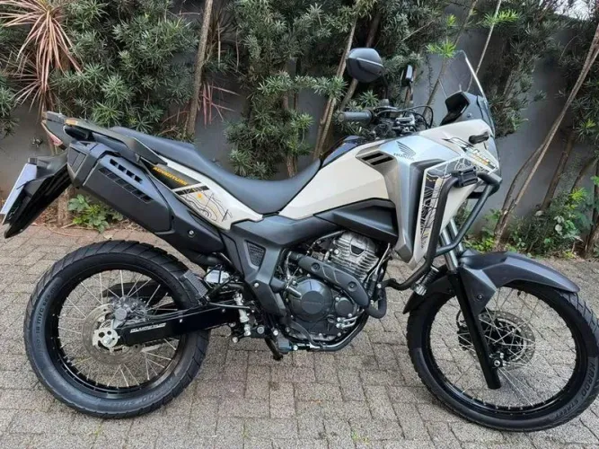 HONDA XRE 300 SAHARA ADV 2025