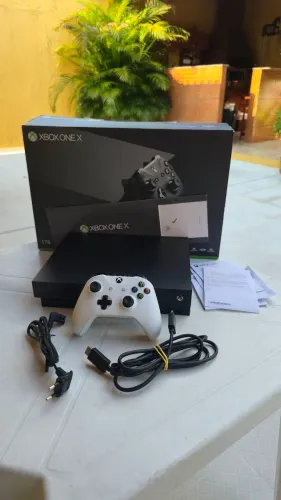 Xbox One X 1TB 4K (na caixa)