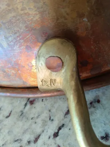 Tacho de cobre puro de 47cm de diâmetro por 9 cm de profundidade.