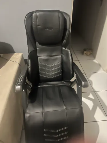 Poltrona massageador e também massageador dos pés Polishop nova 