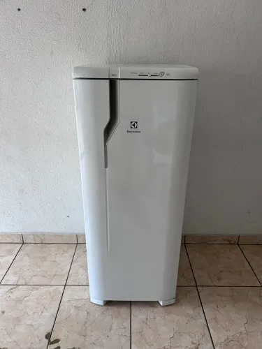Geladeira Electrolux RE31
