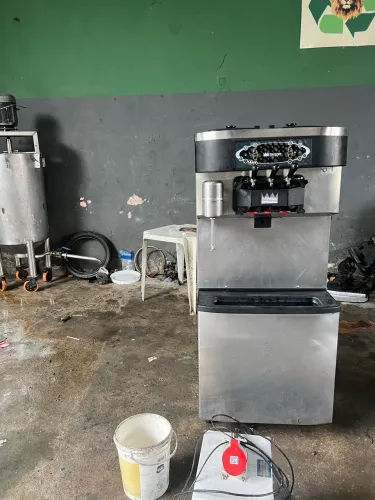 Máquina de sorvete Taylor 713