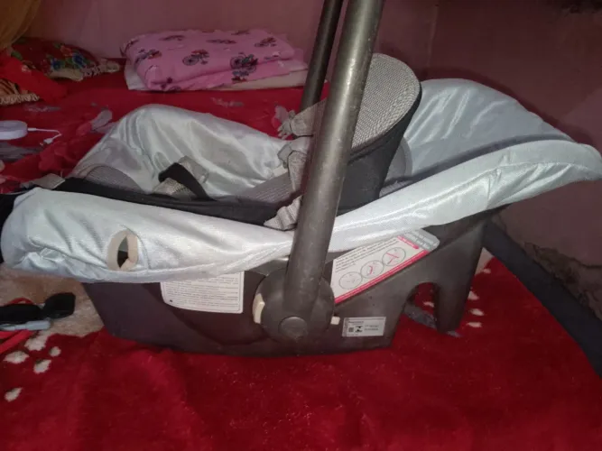 Vendo bebê conforto bem conservado 