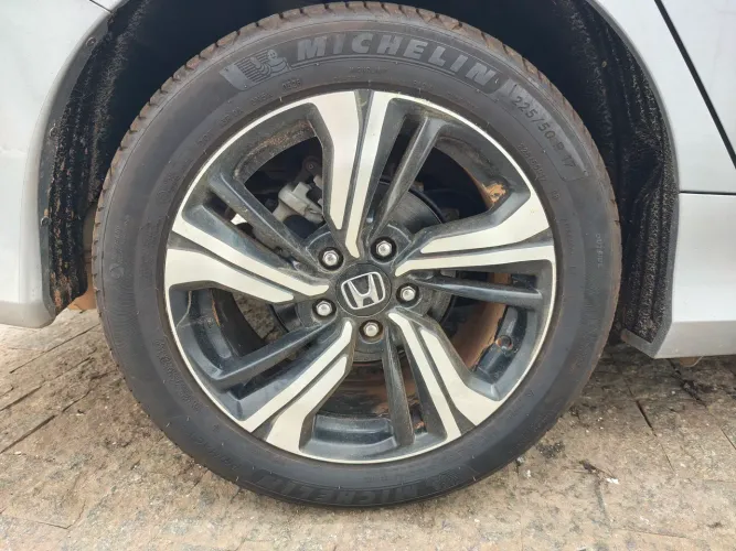 2 Pneus Michelin Primacy 4 Aro 17 na medida 225/50 com apenas 3 mil km rodados.