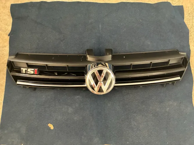 Grade do Parachoque Volkswagen Golf 2014 15 16 17 2018 Original (Usado)