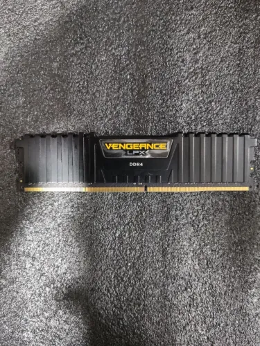 Memória RAM Corsair Vengeance LPX 8GB DDR4 3000MHz CL16 (Preta)