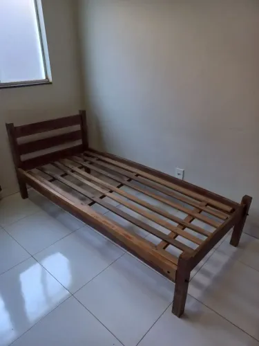 Cama de Solteiro em Madeira Maciça | Cor Natural + Colchão Brinde