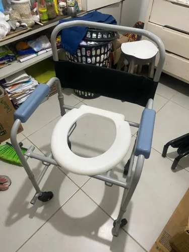 Cadeira de banho hospitalar