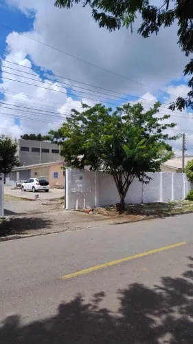 ALUGA-SE TERRENO COMERCIAL EM PINHAIS