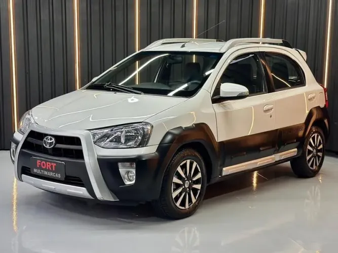 Toyota Etios Cross 1.5 Flex 16V 5P Aut. 2016