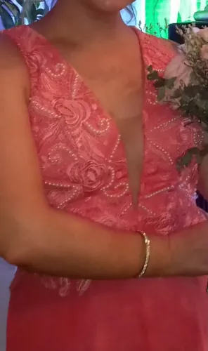 Vestido longo de festa com renda e bordado