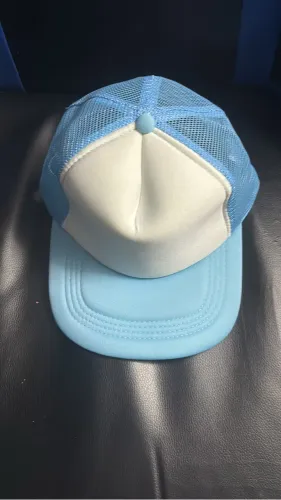 Boné sem estampa