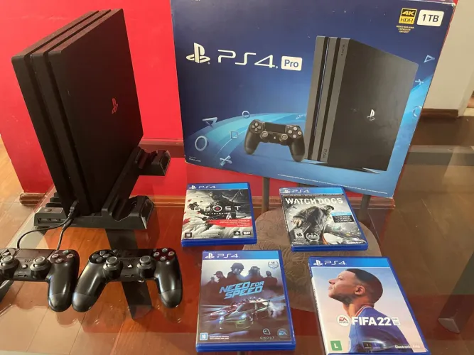 Vendo ps4 pro 1tb, está bem conservado o play
