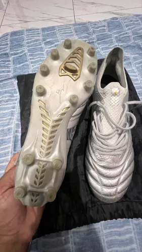 Chuteira Mizuno Morelia Neo 4 Beta cinza