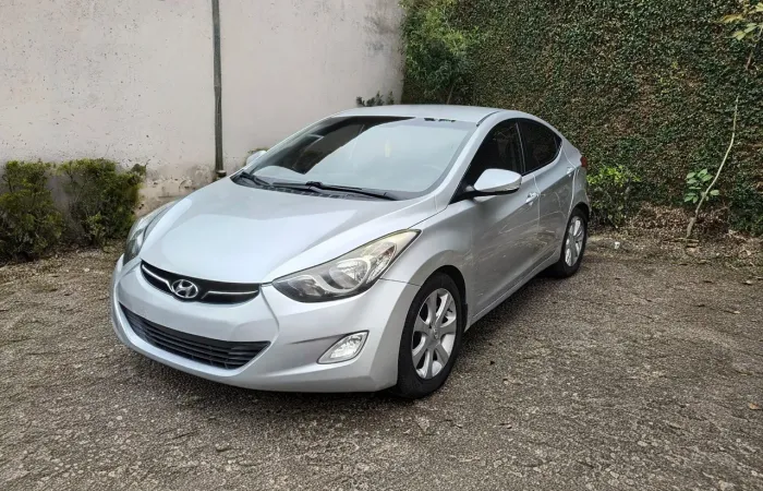 Hyundai Elantra GLS 1.8 16V Aut. 2012