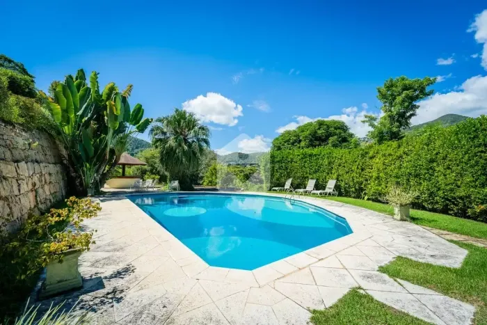 Casa para venda com 10 quartos, 13131m² - Nogueira - Petrópolis/RJ