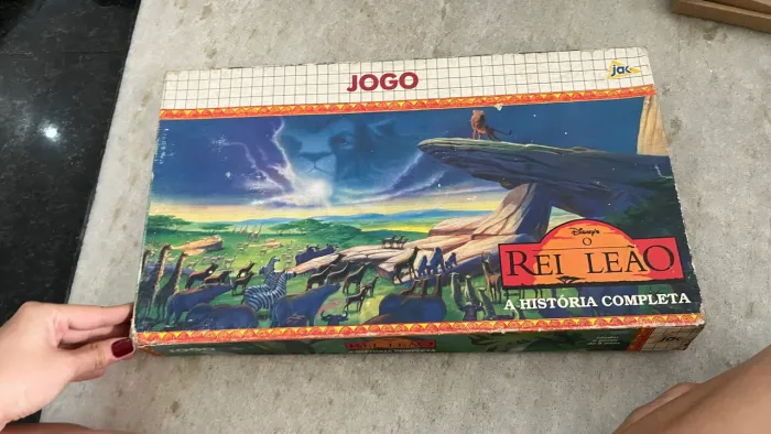 Jogo de tabuleiro antigo- Rei leão 