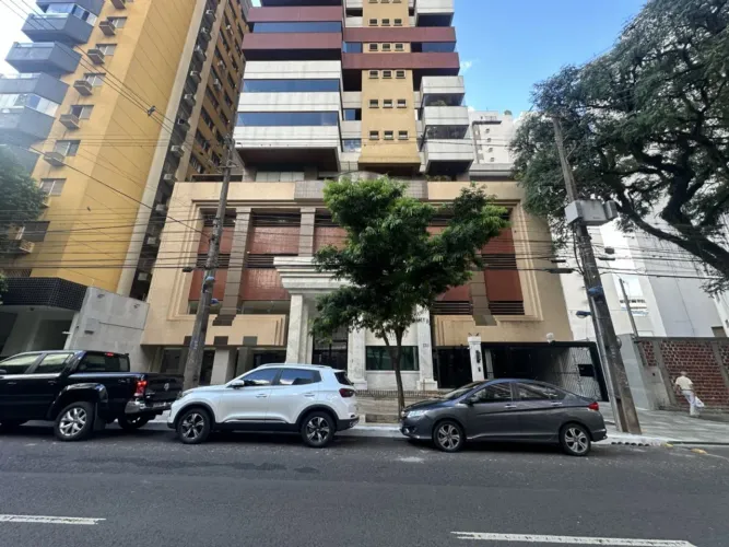 Apartamento com 4 quartos para alugar por R$ 12000.00 à venda por R$ 3600000.00, 437.00 m2