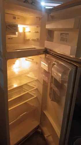 Geladeira Usada e com defeito