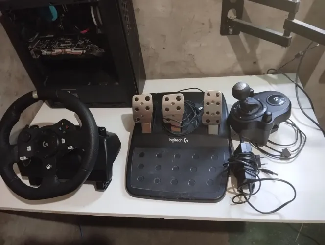 Volante Logitech G920 + câmbio, pouco usado, acompanha caixa