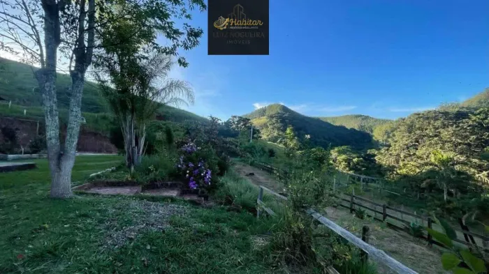 Sítio à venda em Taubaté, Registro, com 3 quartos, 180m²