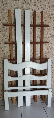 Cama solteiro de madeira