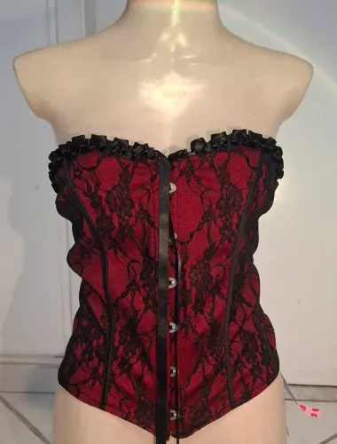 Corset vermelho com renda
