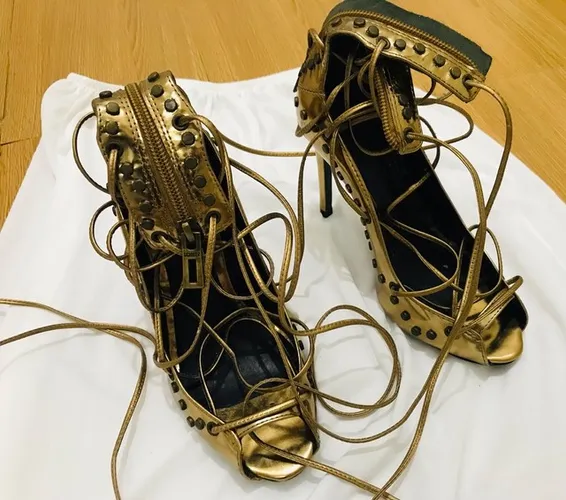 Sandália Schütz amarração