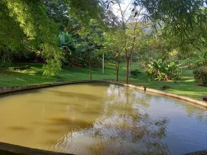 Sítio próximo a Posse com 20.000 m², lago, nascente, casa principal e várias construções
