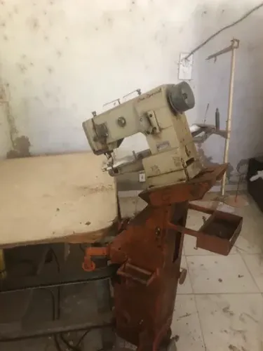 Maquina de fechar cochao