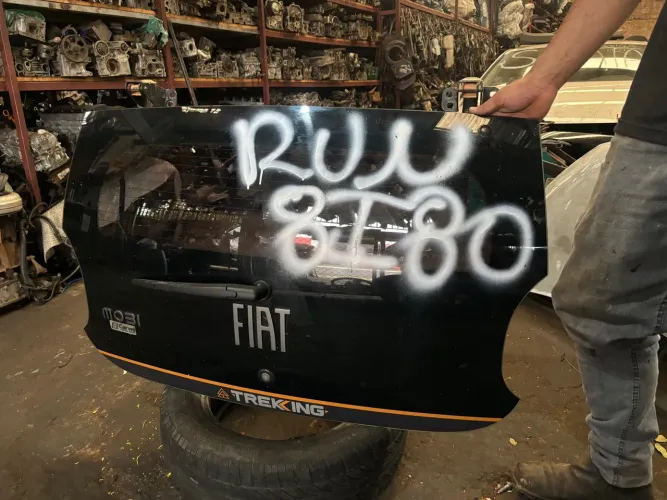 Tampa Traseira Fiat Mobi 2022