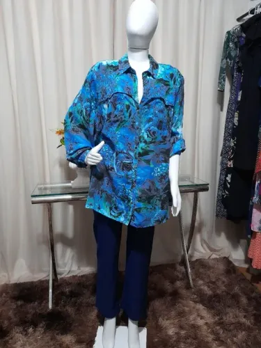 Camisa chemise plus size feminina estampada em crepe