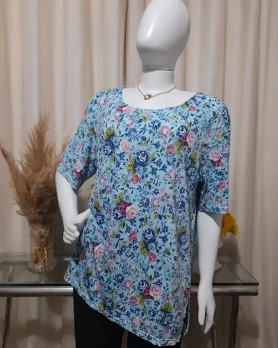 Blusa feminina floral de viscose.<br>