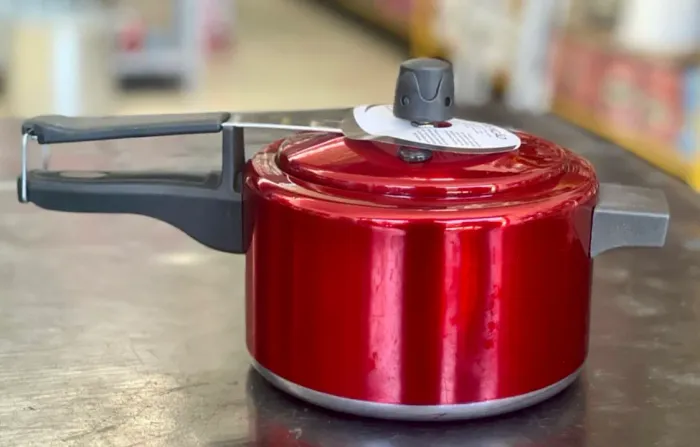 Panela de pressão 2,5 litros pequena apenas R$100,00