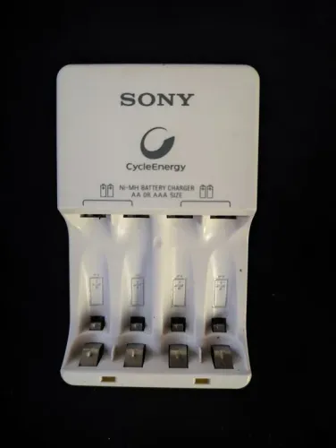 Carregador de pilhas sony