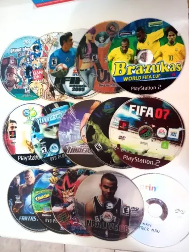 Lote 15 jogos de Playstation 2 e Case