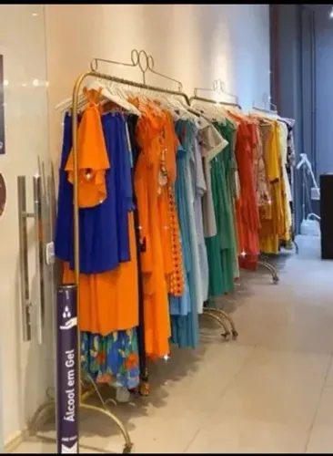 Vendo estoque de roupas ou troco em VEÍCULO.