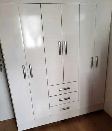 Guarda Roupas Semi Novo 1,80x1,50m (AxL)