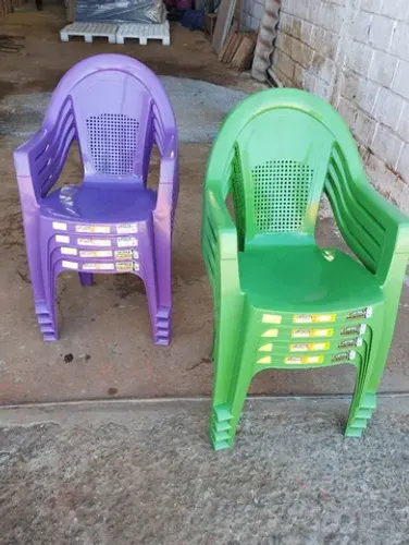 Conjunto de mesas colorido