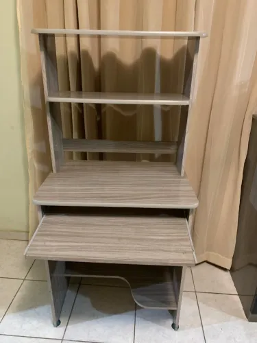 Mesa de computador escrivaninha armário conservada