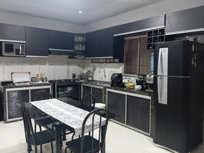 Cozinha planejada na cor Preto em 100% mdf.