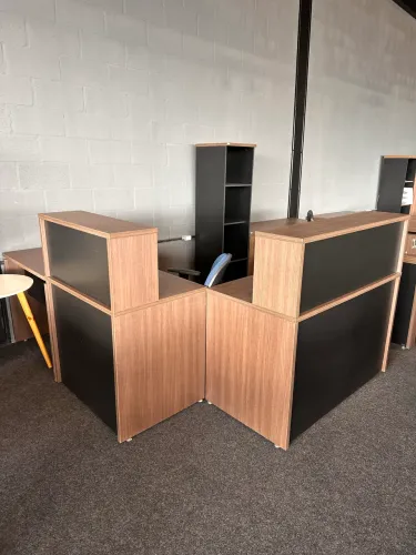 MESA BALCAO DE RECEPCAO COM EXTENSÃO E MESA AUXILIAR 1.20x1.20