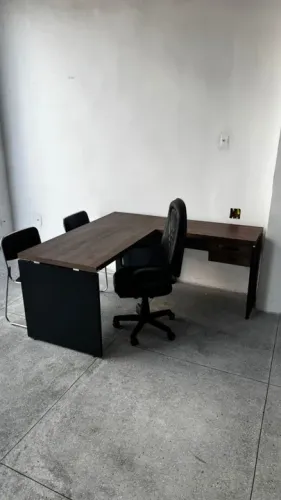 Mesa de escritório em L com 3 cadeiras 1.50x1.60