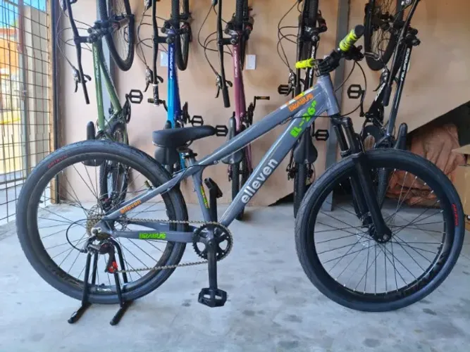 Bicicleta Freeride Aro 26 - 7 Velocidades Freio a Disco Mecânico