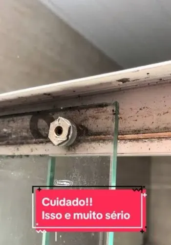 Concerto e manutenção em box de vidro e cortina de vidro 