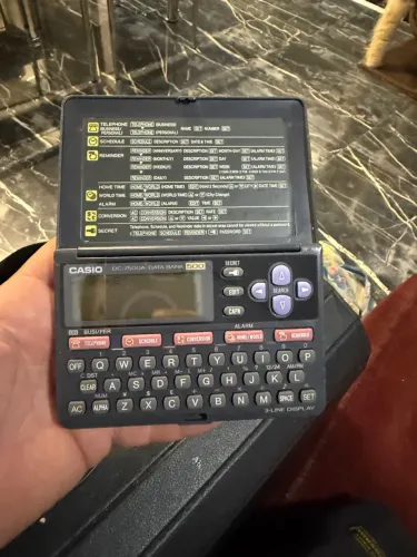Mini Computador Casio DC-7500A Data Bank 500