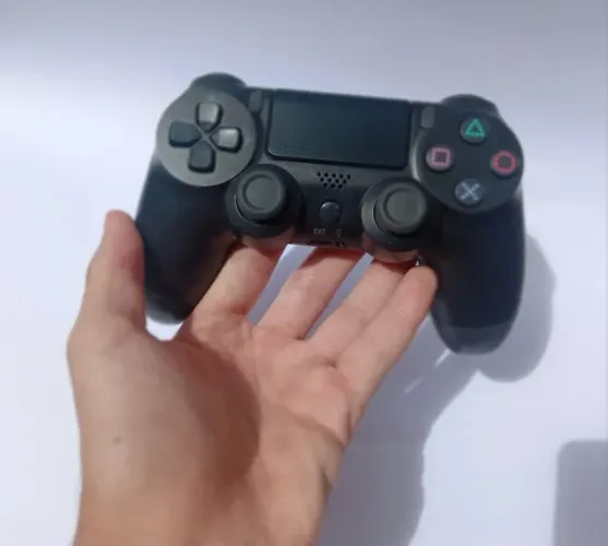 Controle de PS4 semi-novo
