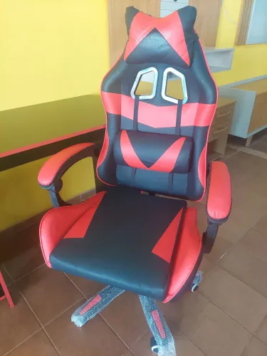 Cadeira gamer nova Com almofadas