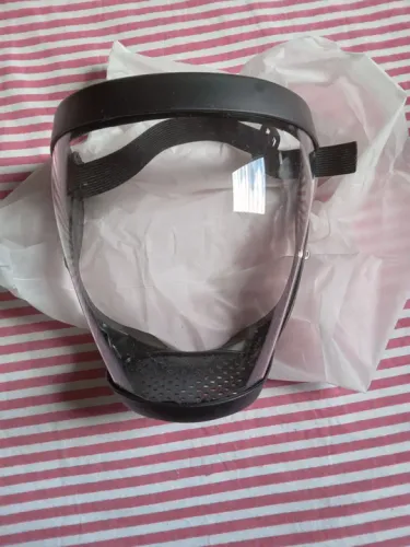 Máscara de proteção facial transparente
