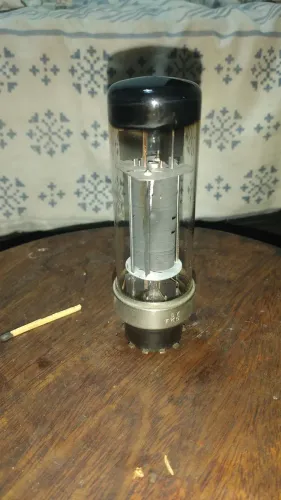 Válvula para TV e radio antiga.